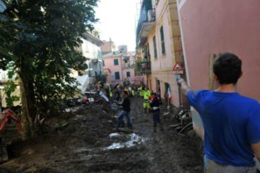 monterosso_alluvione_volontarir400