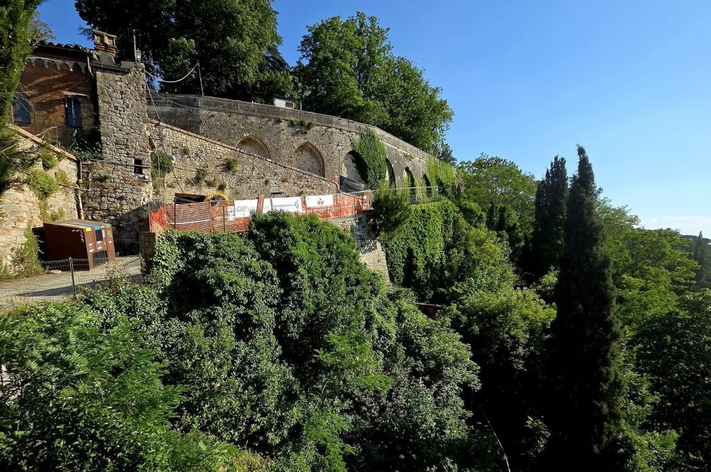 mura urbiche Via Termoli Todi 2