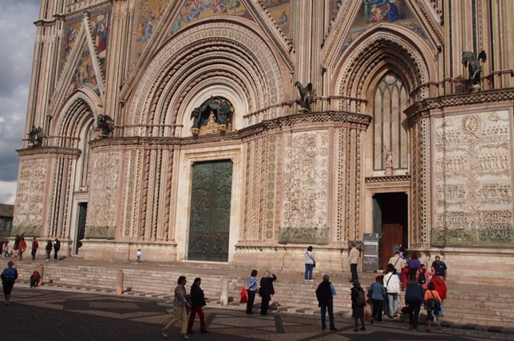 orvieto-baslica-cattedrale-porta-santa