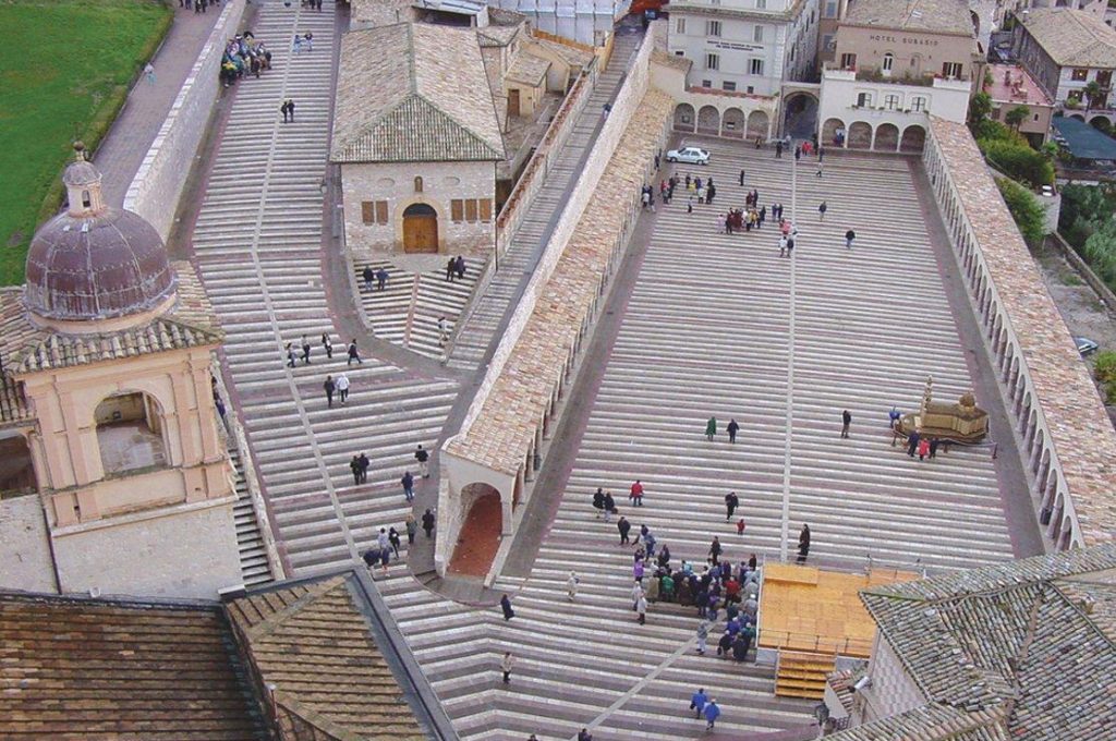 piazza-assisi1