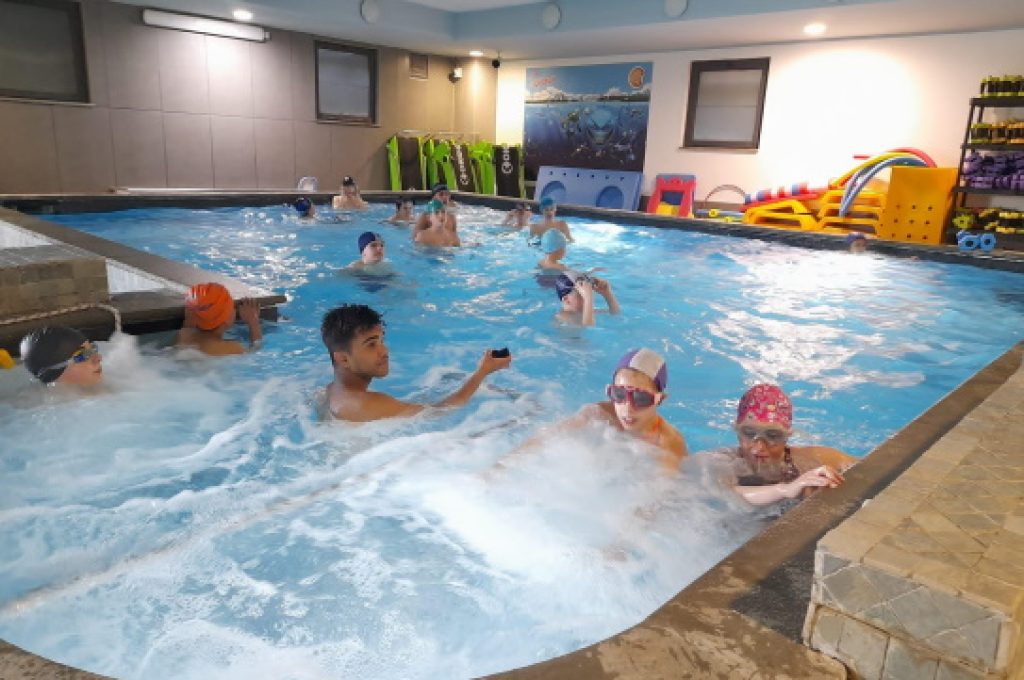 piscina pantalla