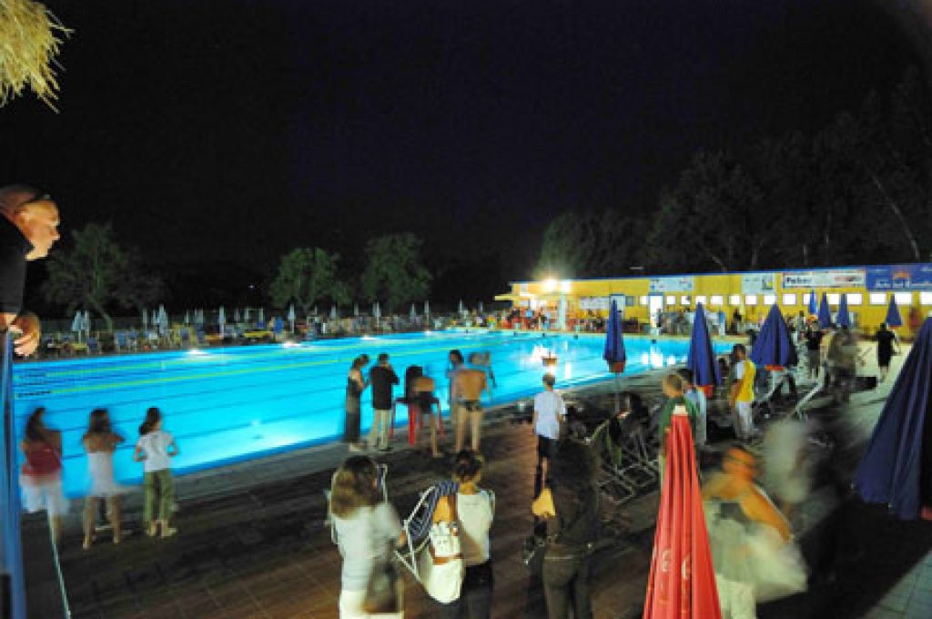 piscina-todi-notturna