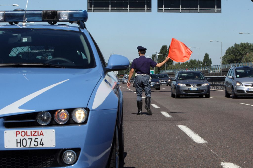 polizia-stradale-polstrada-autostrada-controlli