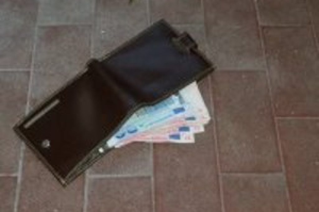 portafogli-abbandonato