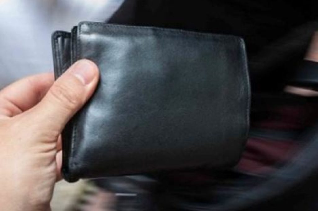 portafoglio furto