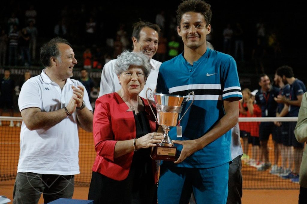 Il trofeo al vincitore Blanch