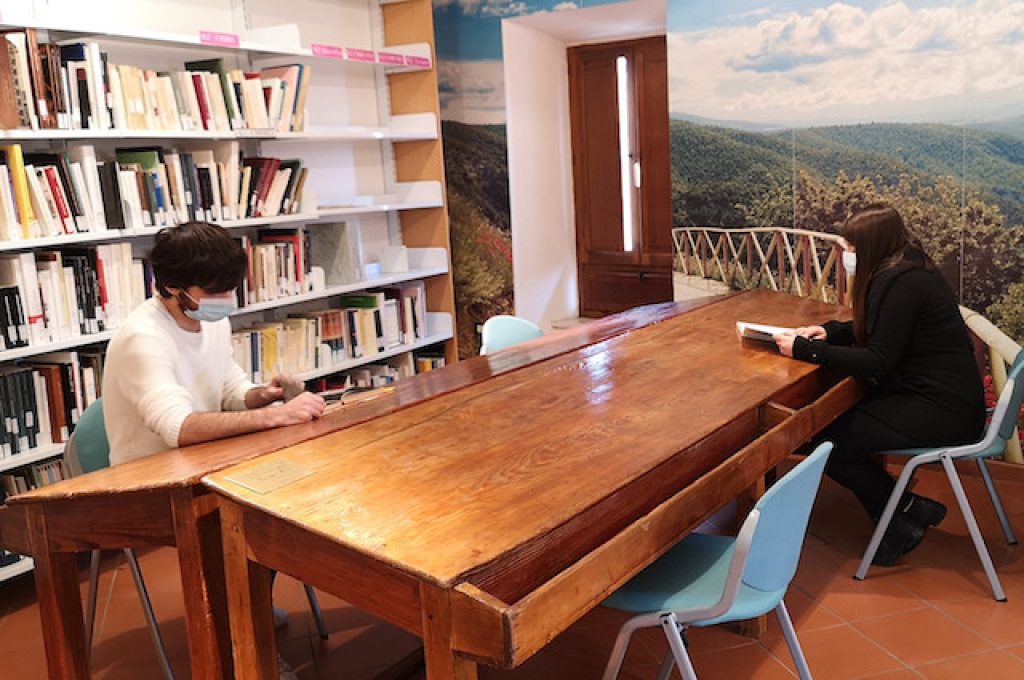 restauro banchi tabacchificio (3)