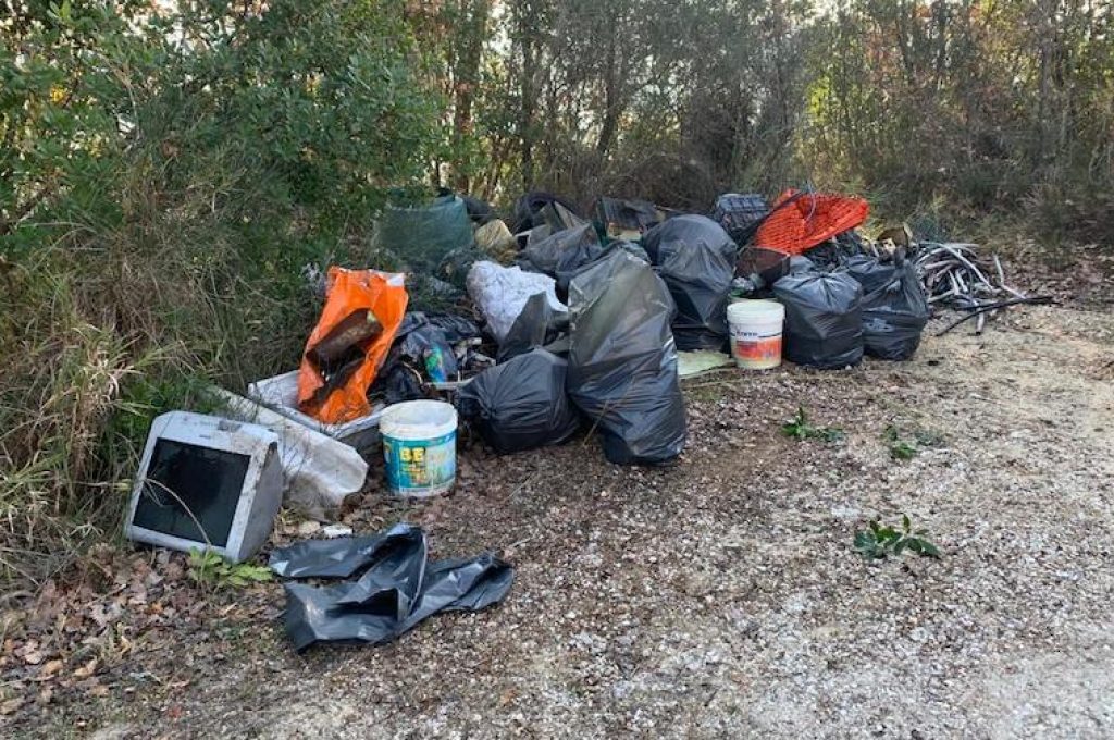 rifiuti abbandonati (2)