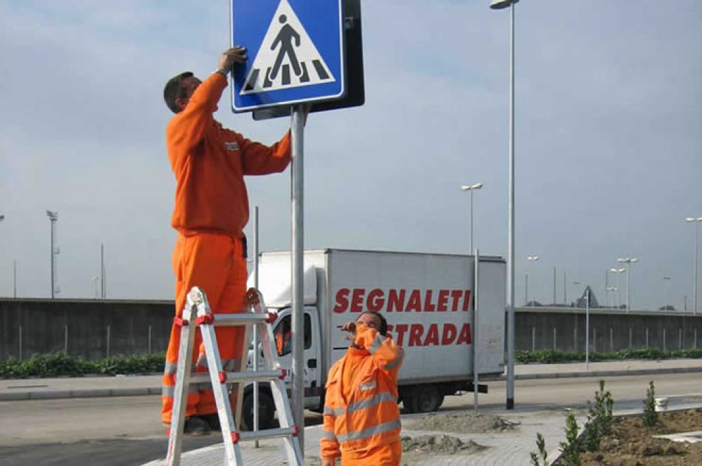 segnaletica-stradale-segnali-obbligo-divieto-basilicata-magazine