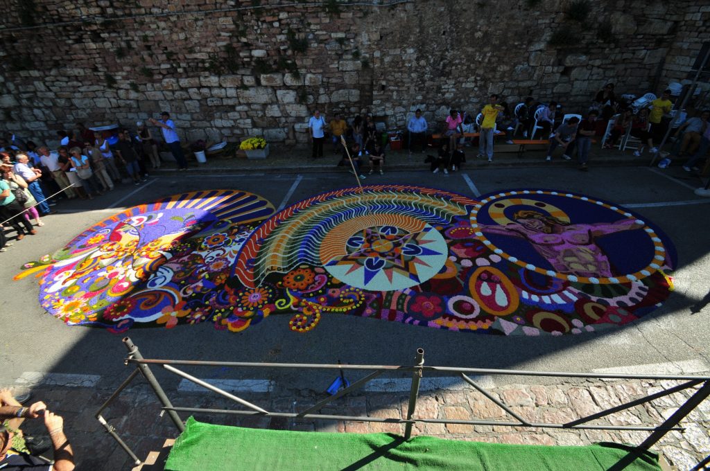 spello-infiorata-vince-2011