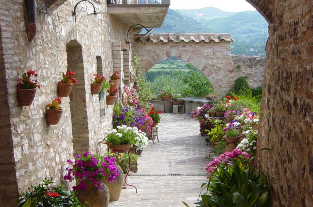 spello-vicolo-fiorito