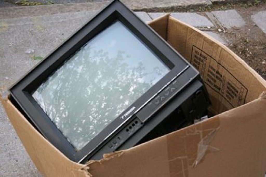 televisore-gettato