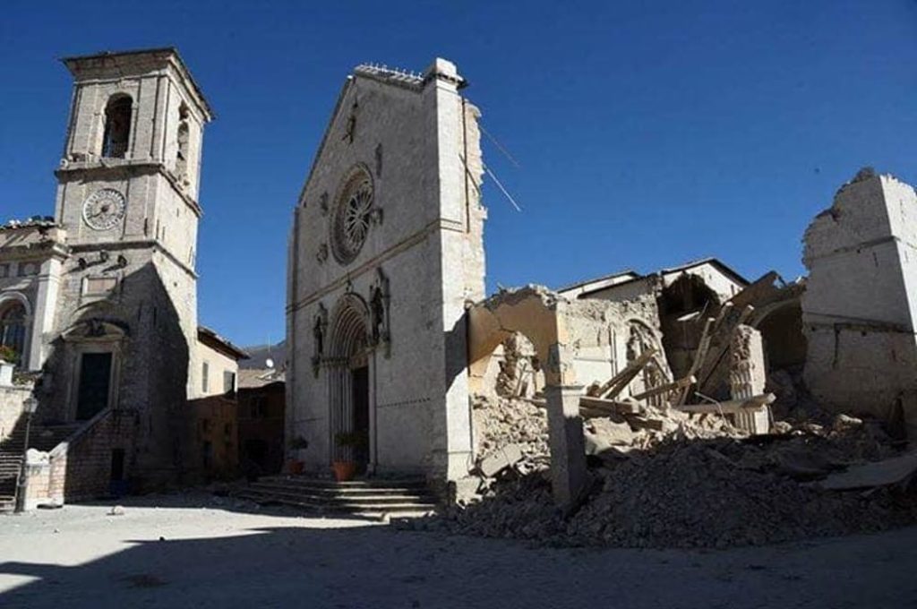 terremoto norcia basilica san benedetto crolli 30 ottobre 2016-2