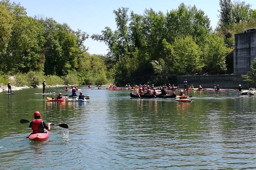 tevere traversata centinaia partecipanti