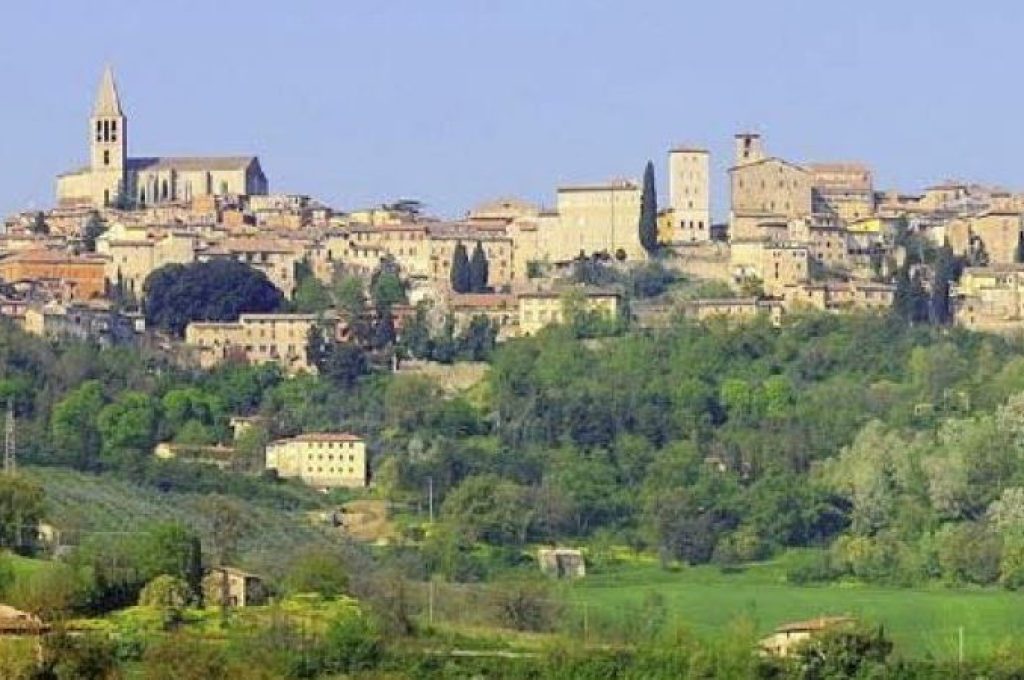 todi colle panorama est citta