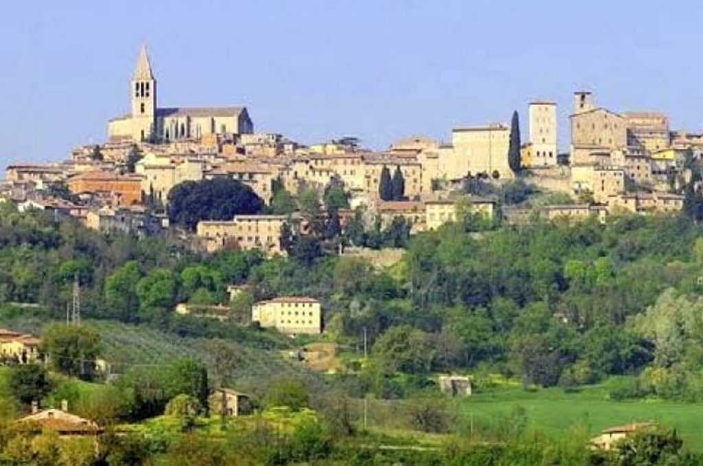 todi colle panorama est citta