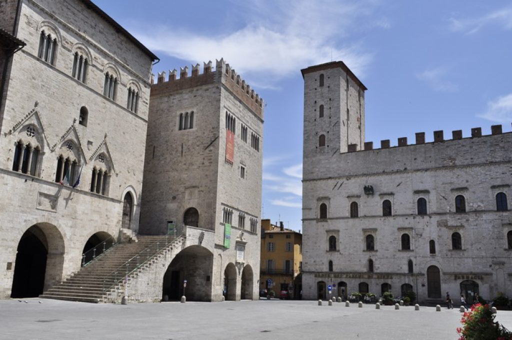 todi-piazza-ok