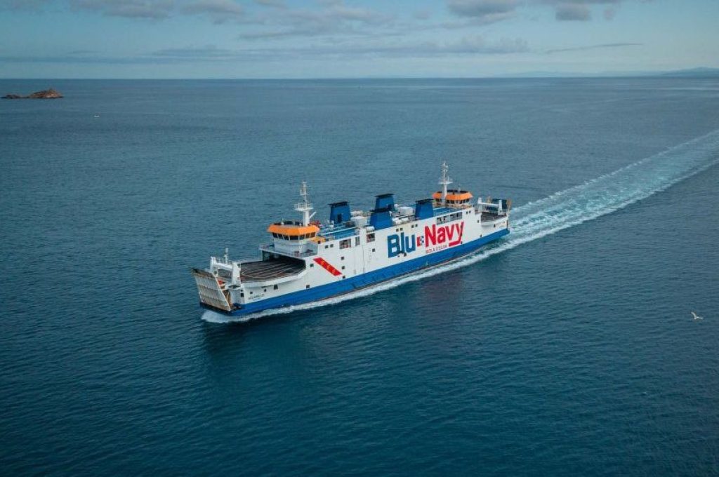 traghetti-blu-navy-per-raggiungere-isola-elba