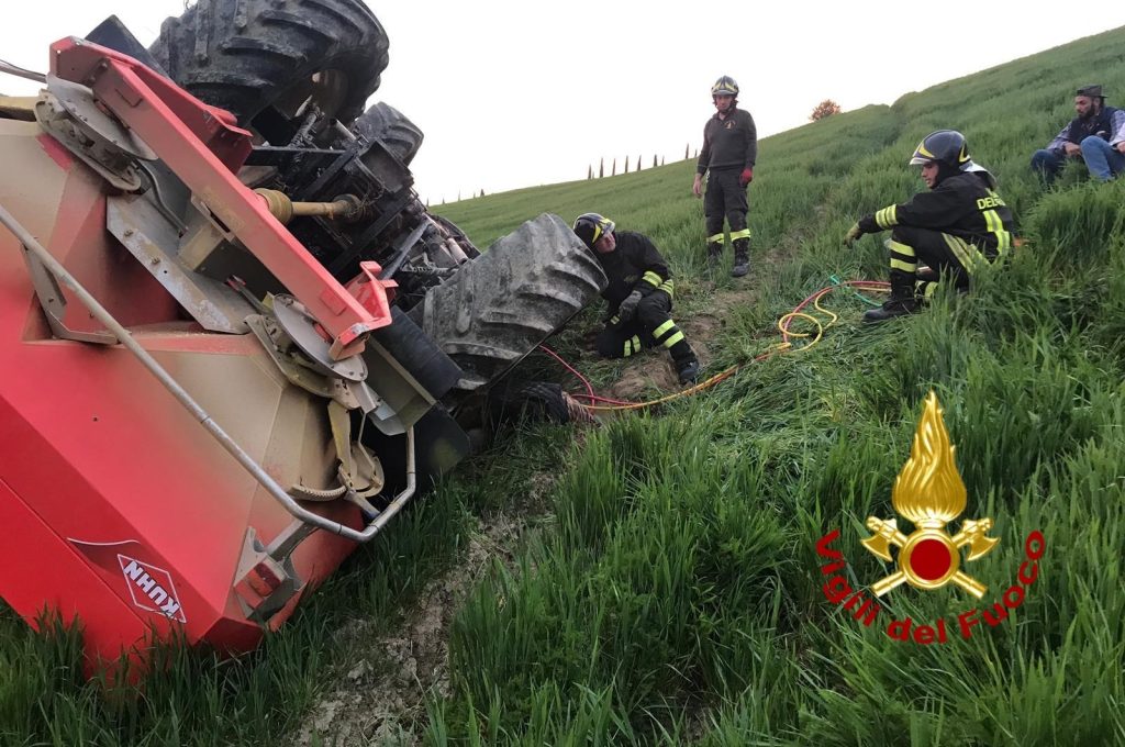 trattore ribaltato