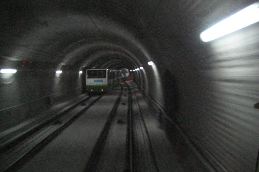 treni-incrocio-in-galleria