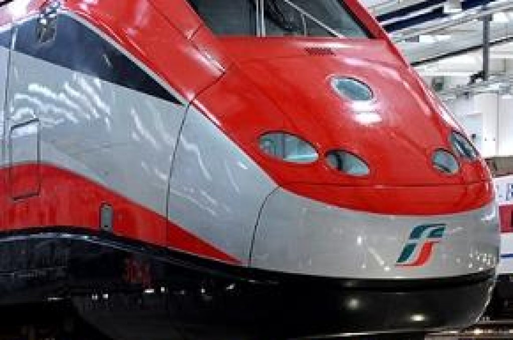 un-treno-frecciarossa-di-trenitalia_546881
