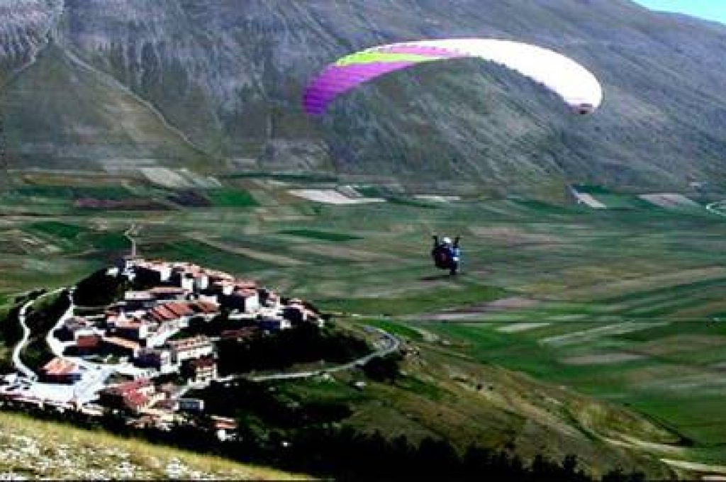 volo-libero-a-castelluccio-di-norcia-umbria-15201020